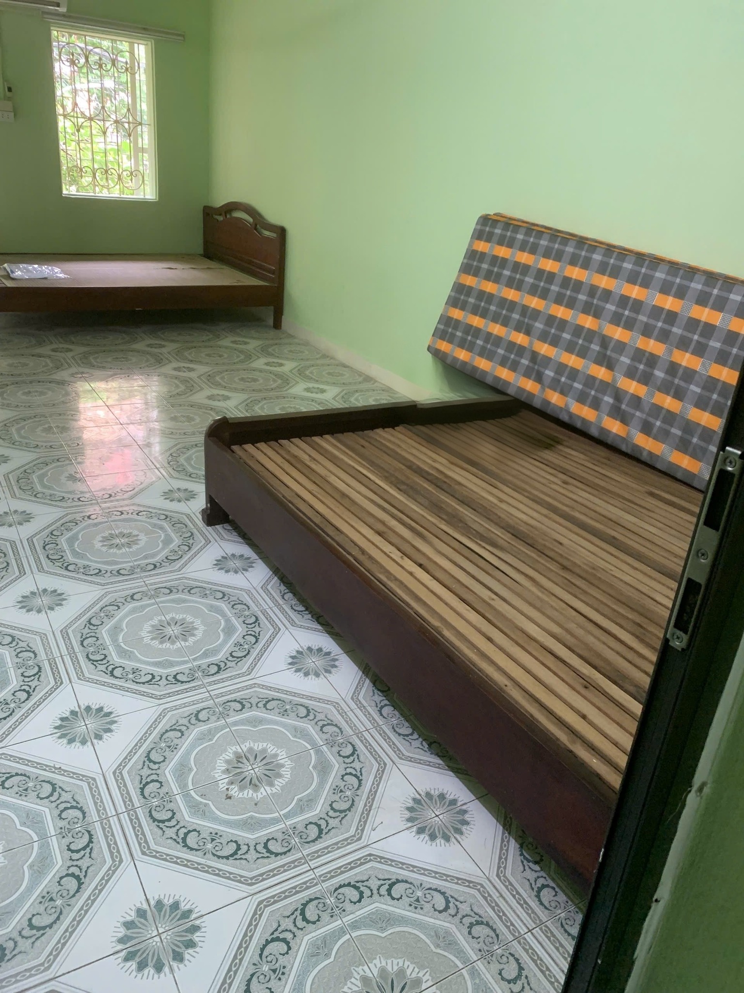 Cho thuê căn hộ Tập thể tầng 2 Thái Thịnh, 65m2, 2 ngủ, 7 Triệu - Ảnh 1